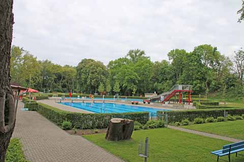 Schwimmbad Altenweddingen2